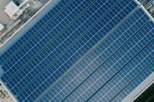 Conformités photovoltaïques pour les entreprises : comprendre la Loi Climat et Résilience et le Décret tertiaire 5 réglementation photovoltaïque professionnel