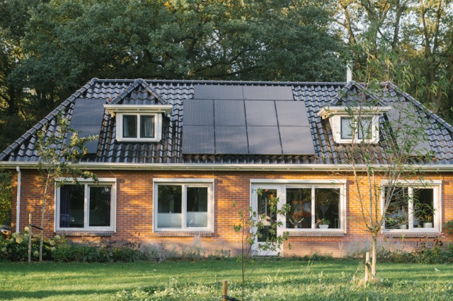panneaux solaires toiture maison
